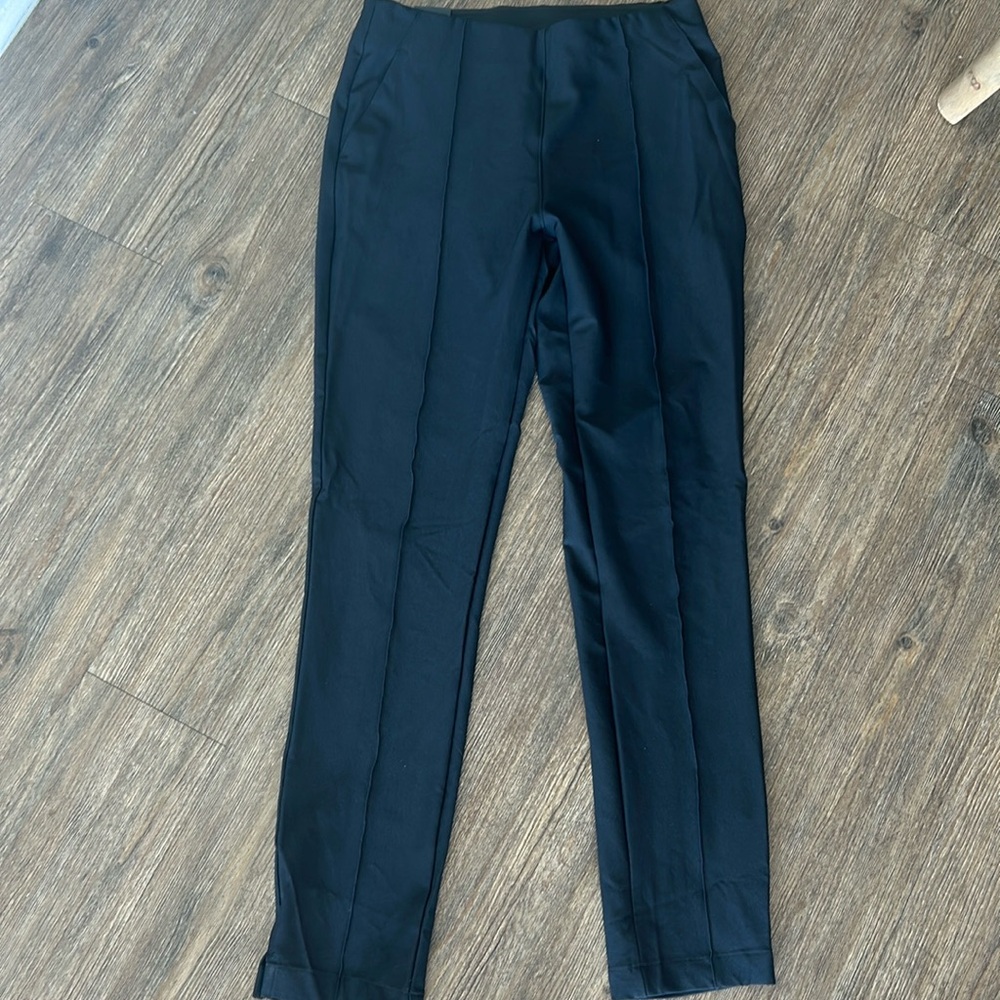 Women’s pintuck plain pants